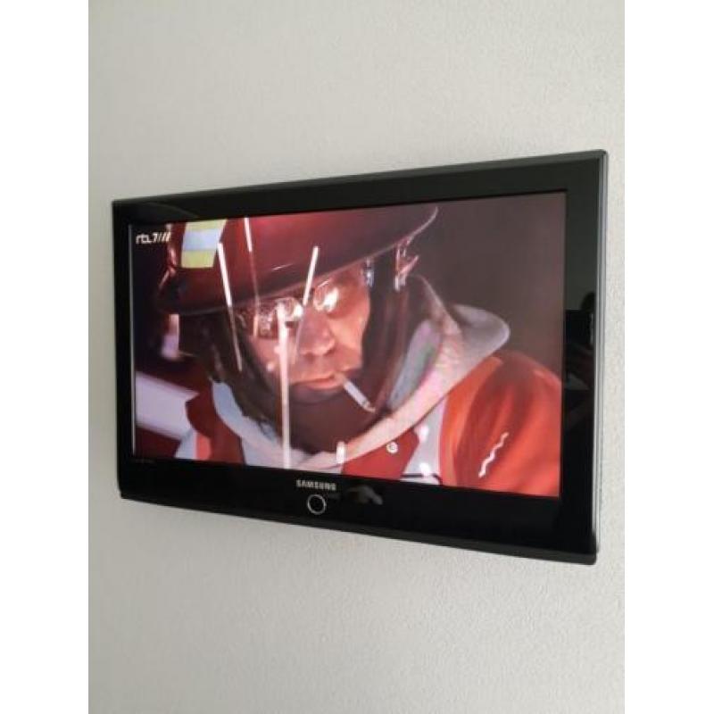 Samsung TV zwart 32inch-80cm + ophangbeugel