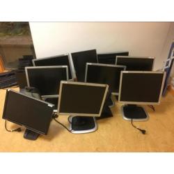 Diverse PC monitoren beeldschermen Dell HP met standaard