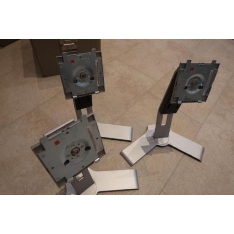 3 monitor dragers
