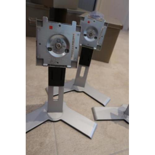 3 monitor dragers
