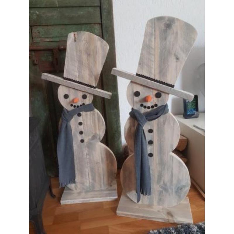 Sneeuwpop steigerhout