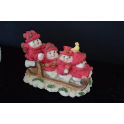 5 kerstfiguren en een design geurkaars, nieuw in doos