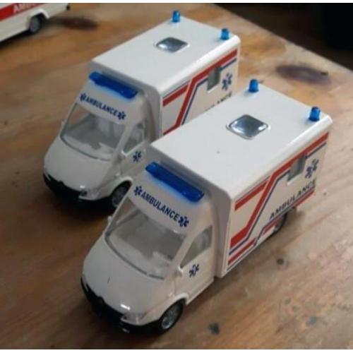 Ambulances metaal/kunststof leuk voor bij Lemax dorp