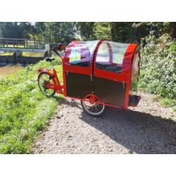 Elektrische crèche bakfiets voor 8 kinderen