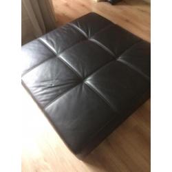 Hocker leer