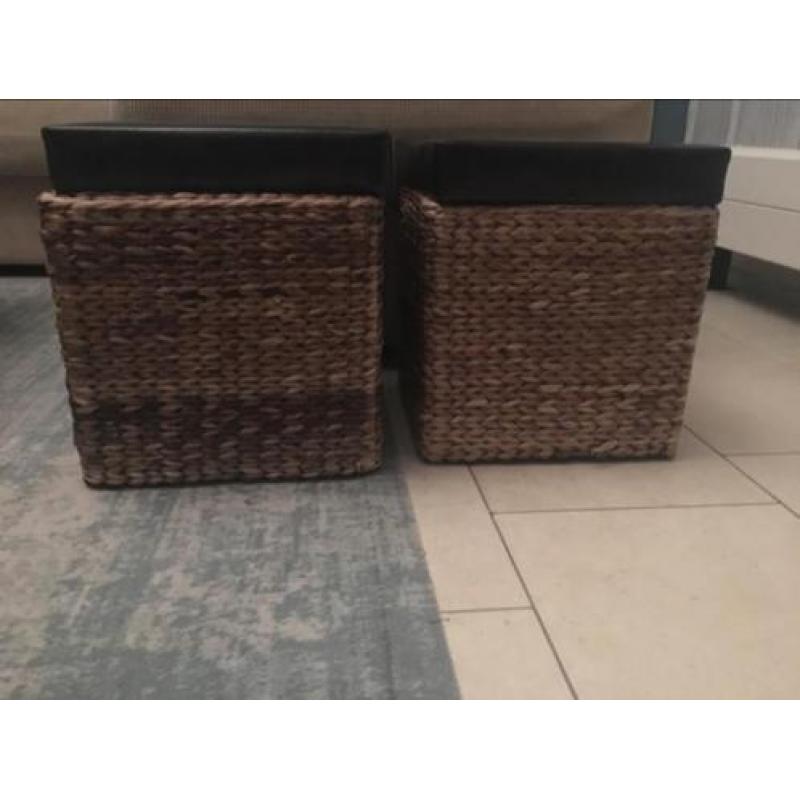 Rotan poef met opbergruimte. 2 stuks. 30 x 30 cm