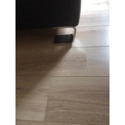 Hocker leer