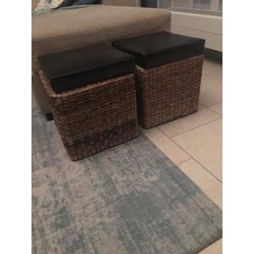 Rotan poef met opbergruimte. 2 stuks. 30 x 30 cm