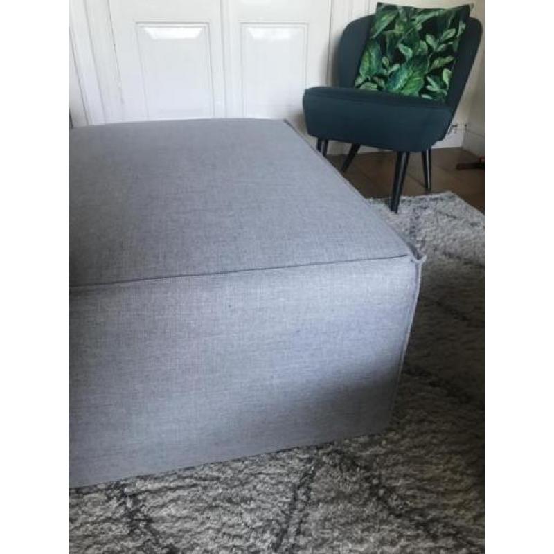 hocker / poef grijs, zo goed als nieuw!
