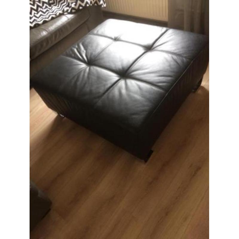 Hocker leer