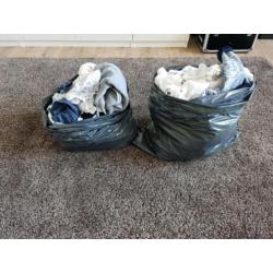 Twee zakken jongens newborn en groter kleding