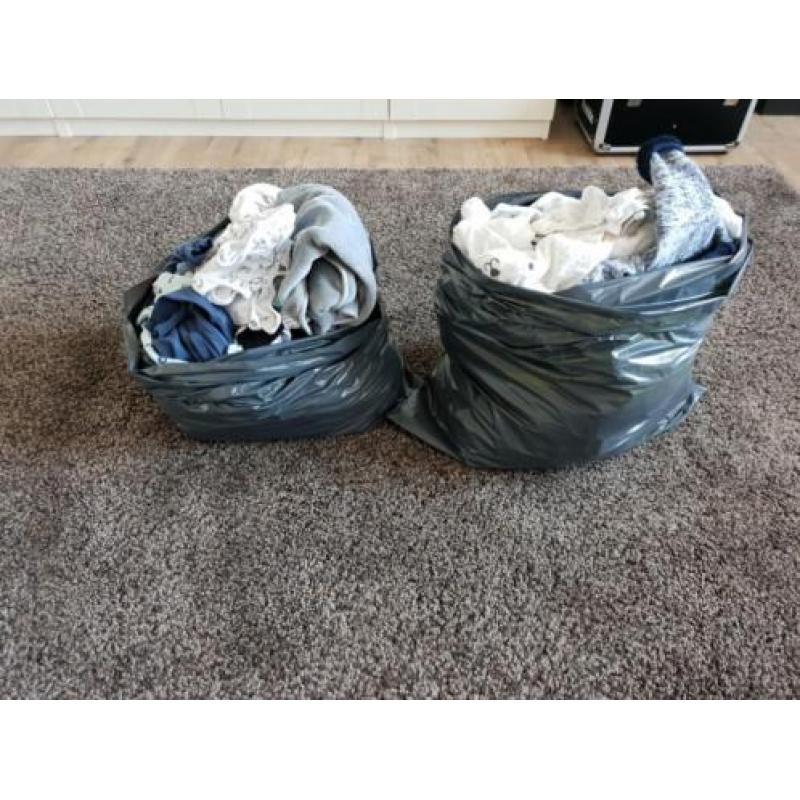Twee zakken jongens newborn en groter kleding