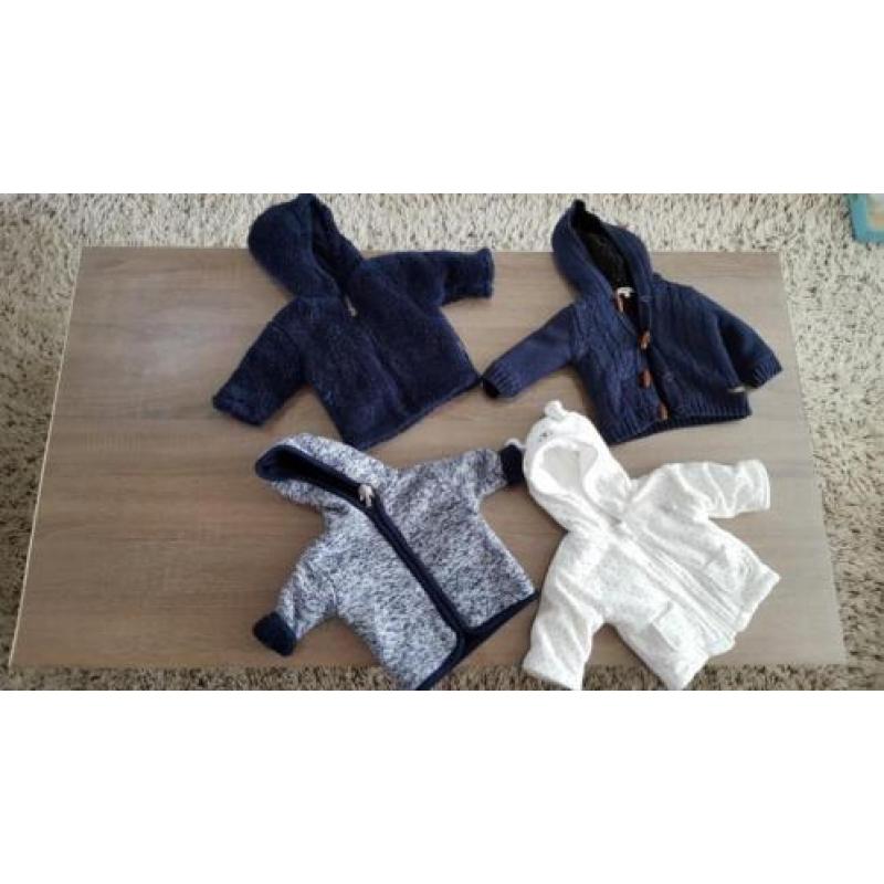 Twee zakken jongens newborn en groter kleding