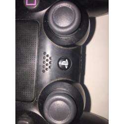 2 playstation 4 controllers