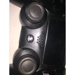 2 playstation 4 controllers