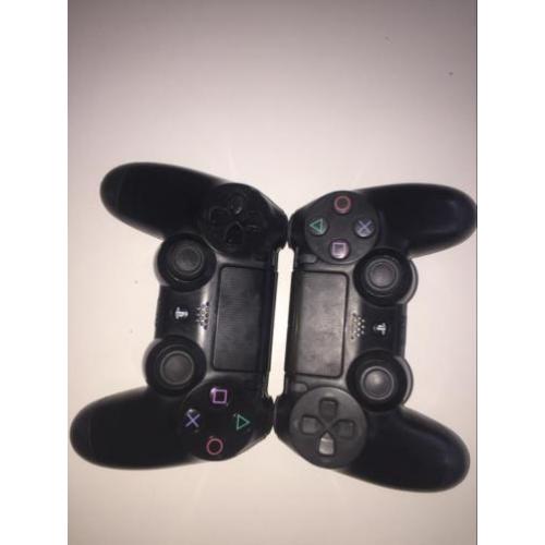 2 playstation 4 controllers