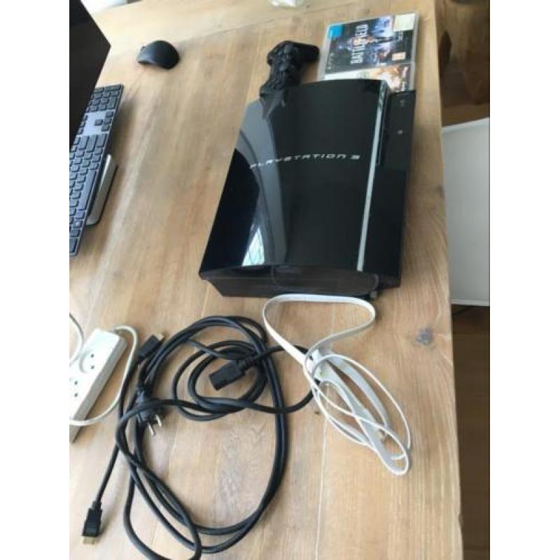 Playstation 3 in goede staat,kabels, controller, 2spellen