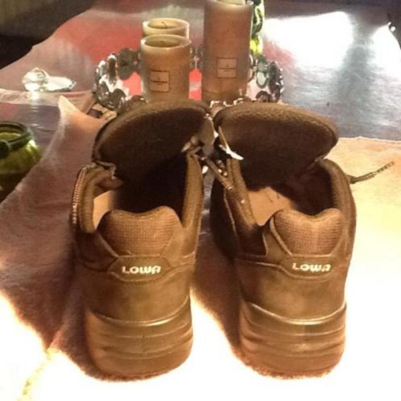 Lowa wandelschoenen maat 42 de binnenzoolmaat is 27cm €50,00